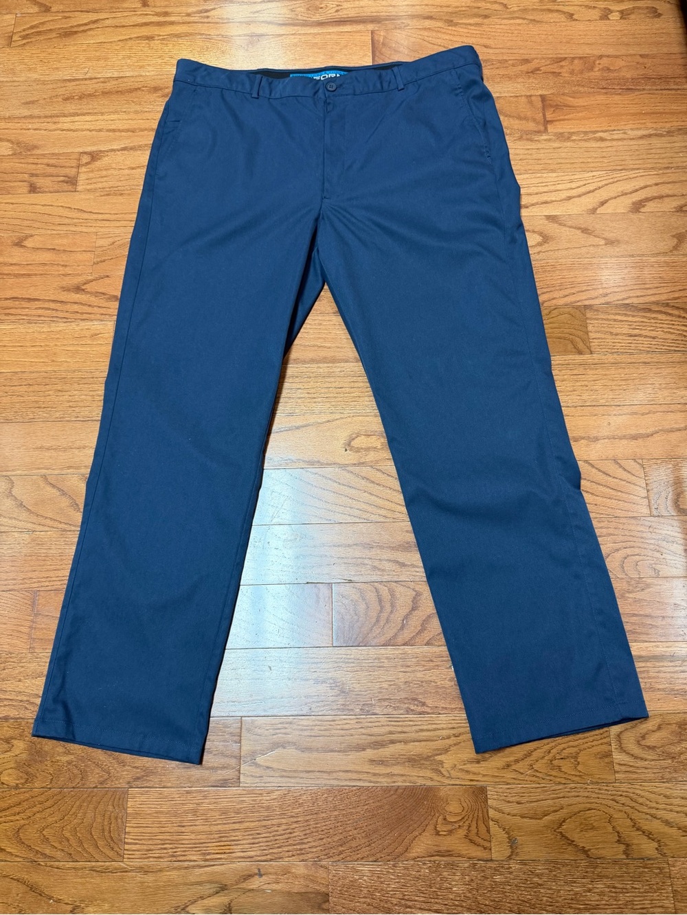 Roundtree & Yorke Men’s Navy Performance Work Play Flat Front Pants Size 44x32
